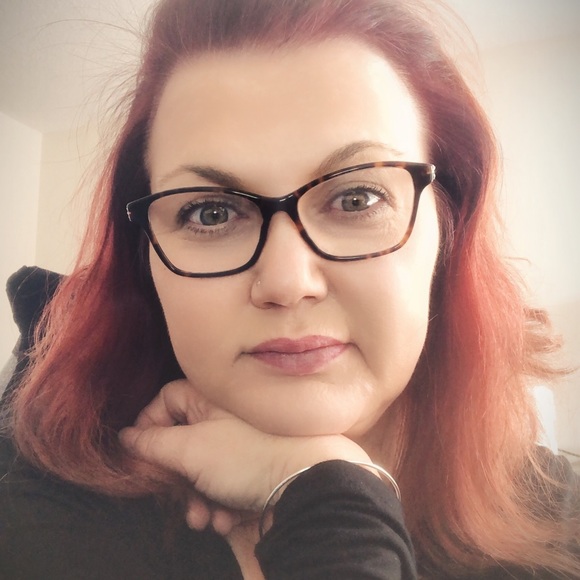 Meet your Posher, Corinne - Picture 1 of 1